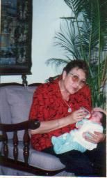 Abuelita y Ale julio de 1990